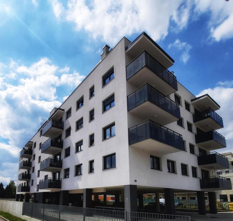 Apartment Mrvica Near The Zagreb Airport Velika Gorica Extérieur photo